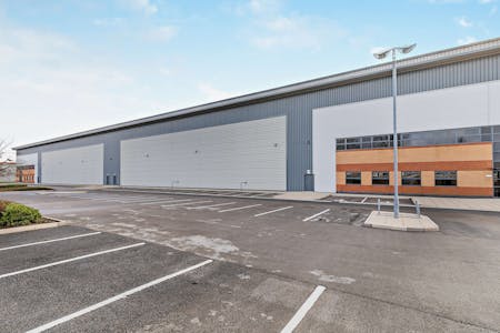 M2, Heywood Distribution Park, Pilworth Road, Rochdale, Industrial To Let - 8634146exterior10800.jpg