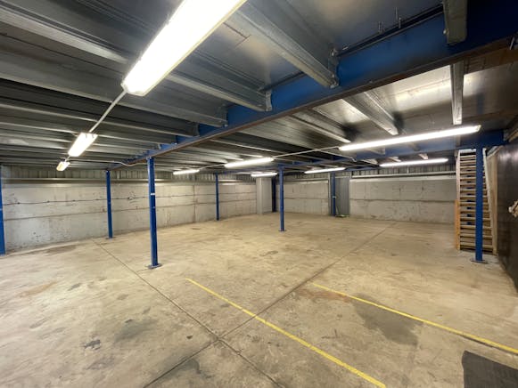 Unit 1 Berryfield Farm, Aylesbury, Industrial To Let - IMG_5818.JPG