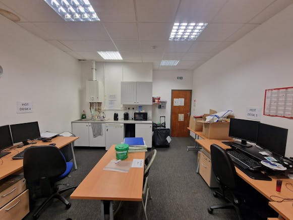 Units 2 & 3 Millennium House, Vickers Business Centre, Basingstoke, Office To Let - 20251127_101707.jpg