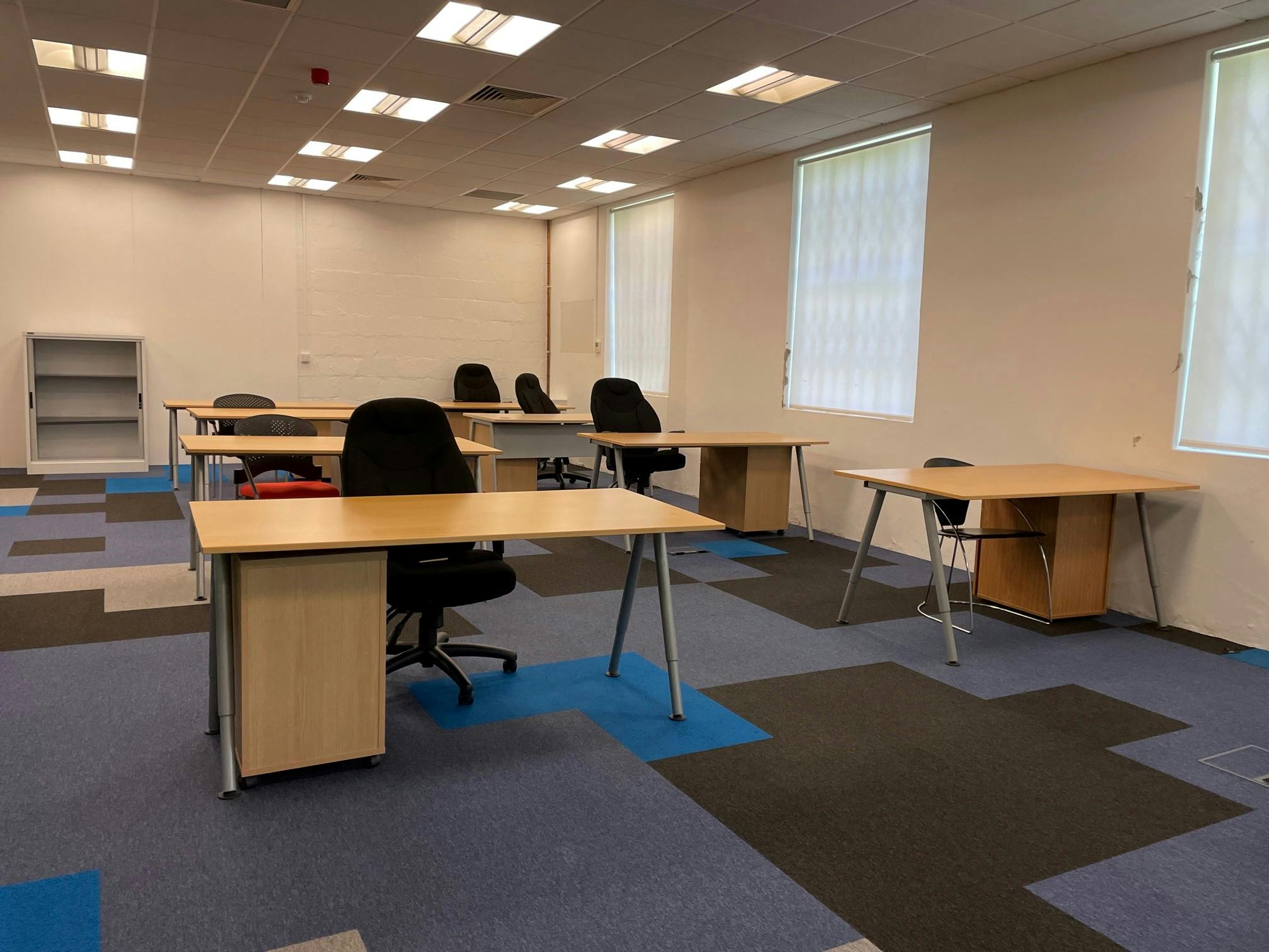 Office in Chertsey - photo 4