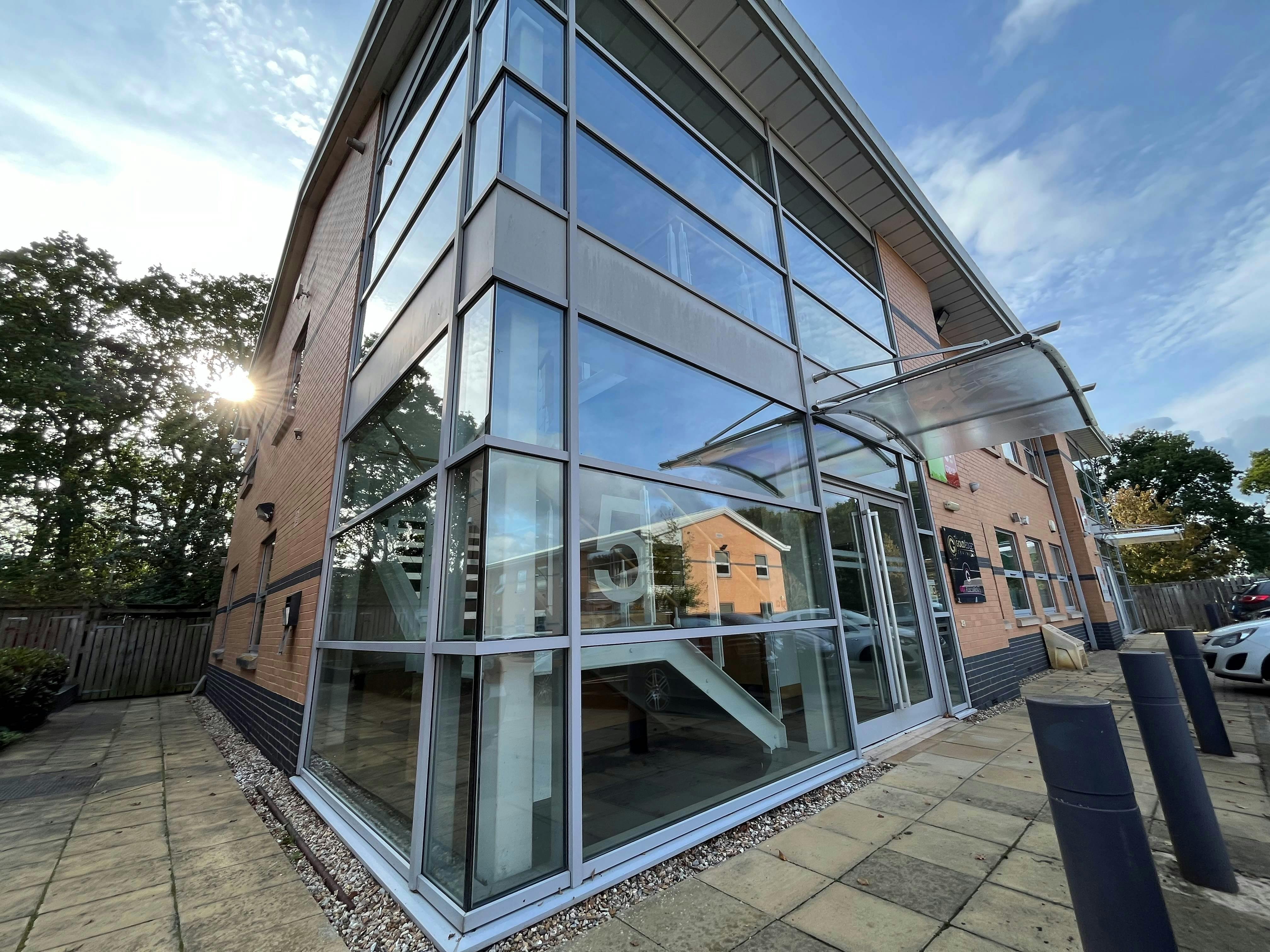 Office in Fareham - photo 3