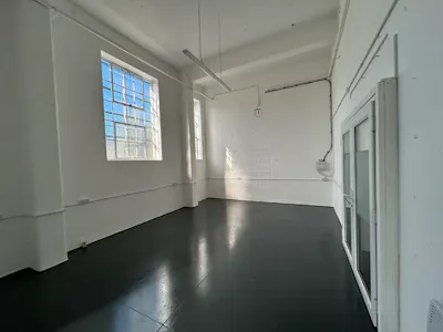 Unit 4A Britannia Estate, Luton, Industrial To Let - f538b84ca3b324c80b83b3a78160b115.jpeg
