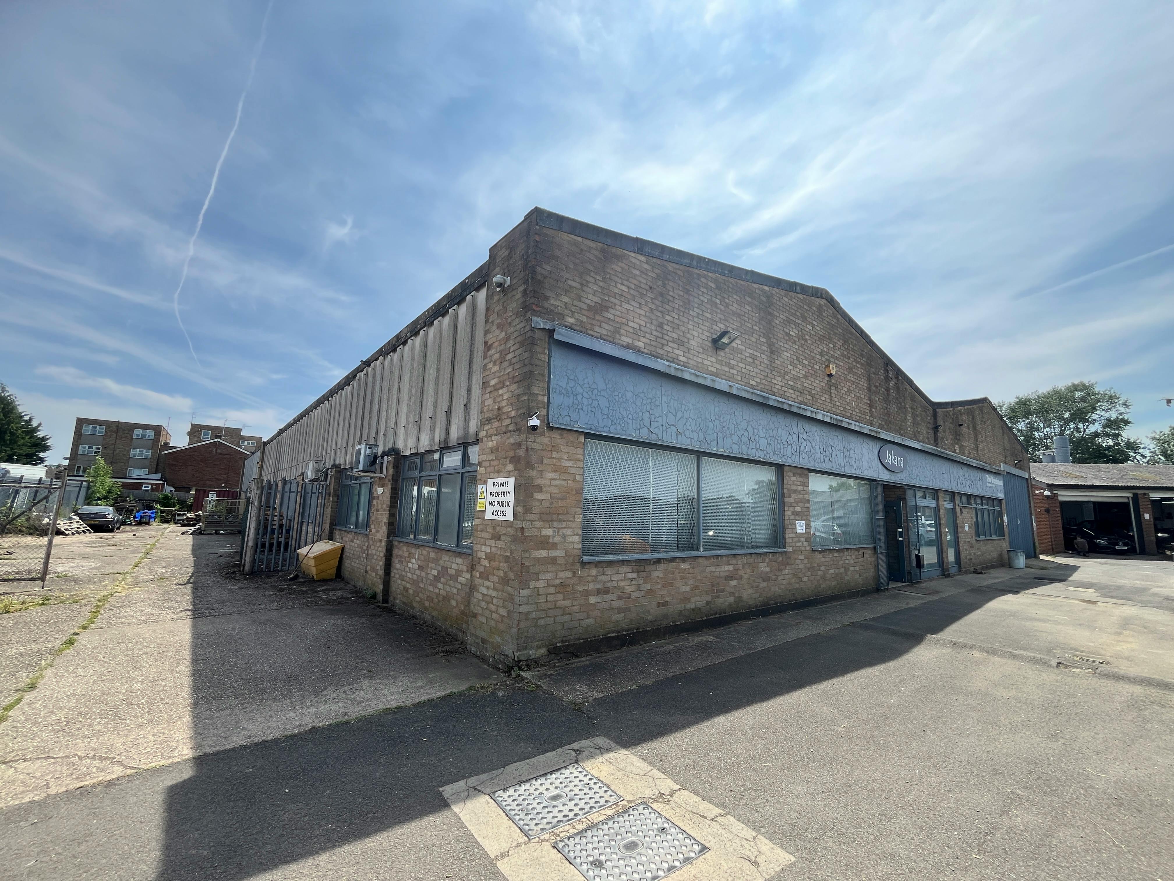 The Warehouse, Aylesbury, Industrial To Let - 20250617_130748218_iOS.jpg
