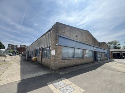 The Warehouse, Aylesbury, Industrial To Let - 20250617_130748218_iOS.jpg