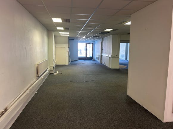 10-12 Denmark Street, Wokingham, Offices / Retail To Let - 18.jpg