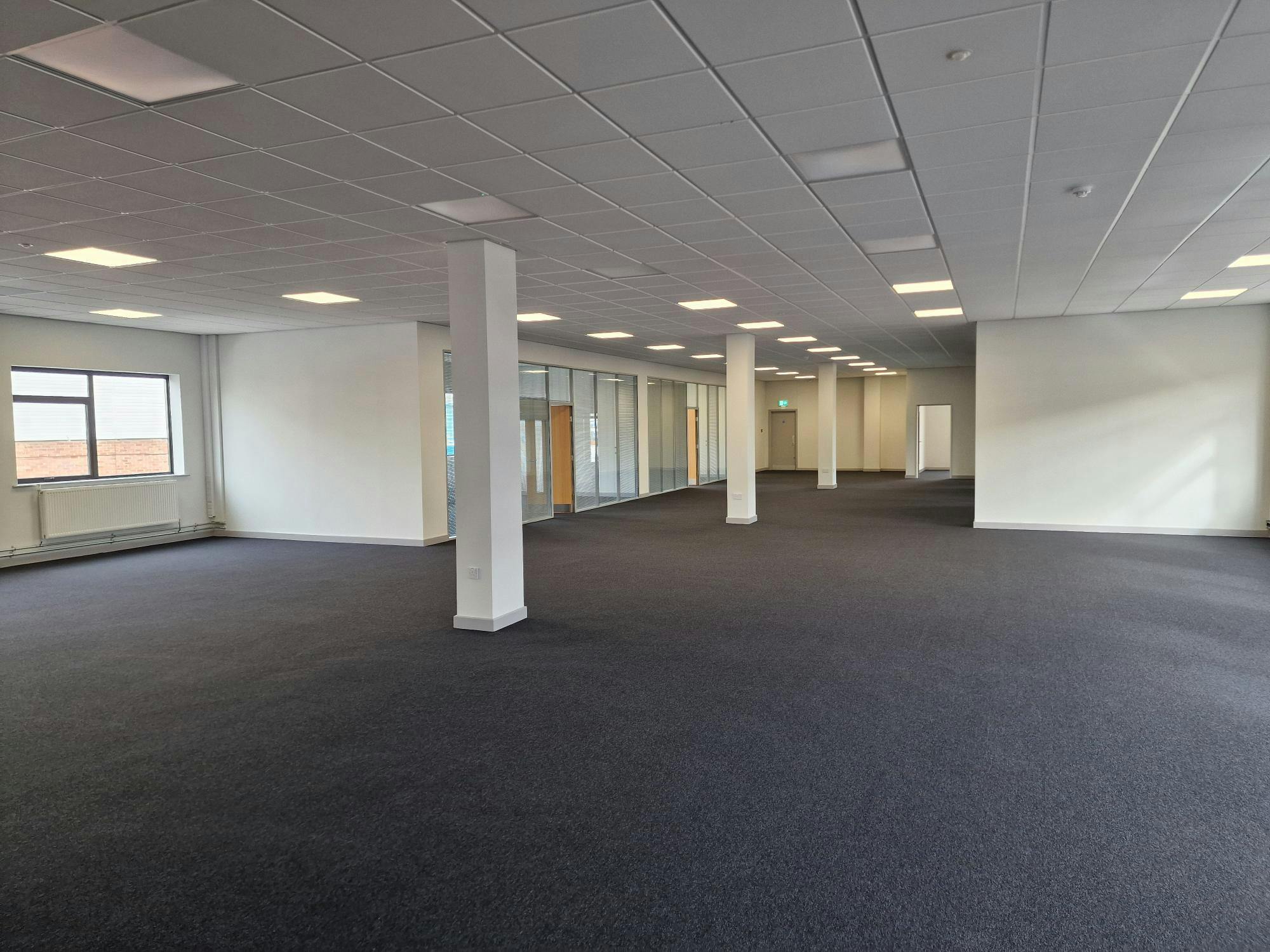 Office in Wythenshawe - photo 2