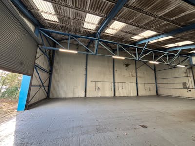 Unit E, Pantglas Industrial Estate, Caerphilly, Industrial To Let - IMG_7332.jpeg