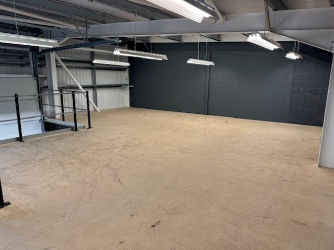 Units 24 Easter Park, Reading, Industrial / Warehouse To Let - Photo 2.jpg
