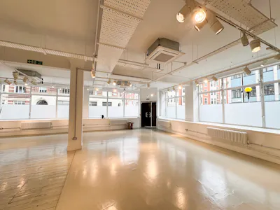 66-68 Margaret Street (Ground Floor), London, Office To Let - IMG_3801.jpg