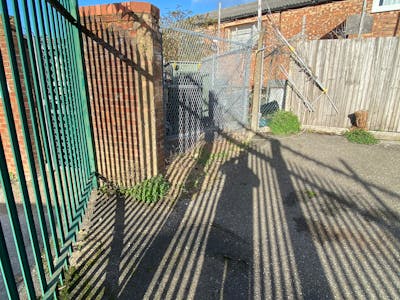Yard R/o 4 Oxen Road Industrial Estate, Luton, Land To Let - IMG_2187.JPG