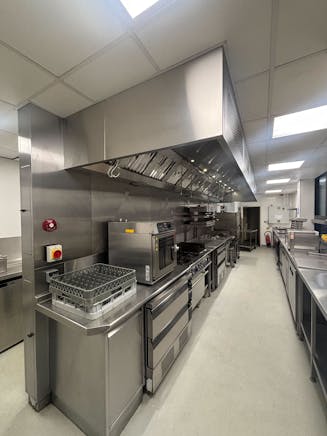 49-51 St John's Wood High Street, London, Cafe / Retail To Let - IMG_0703.jpg