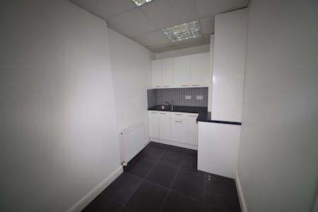 4 Heron Trading Estate, London, Industrial To Let - Photo 6.jpg