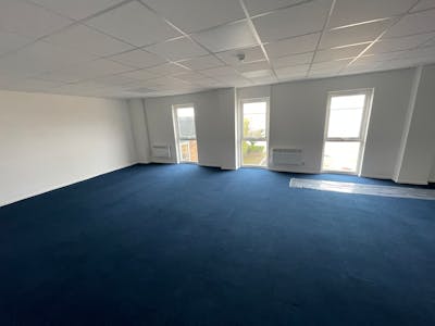 Link 23, Unit 1-5, Redhill, Industrial/Logistics To Let - IMG_5350.jpeg