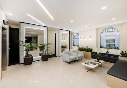 Birchin Court, London, Office To Let - e778618ee431b81125880a99b3ce564d-Birchin Court Hi33.jpg