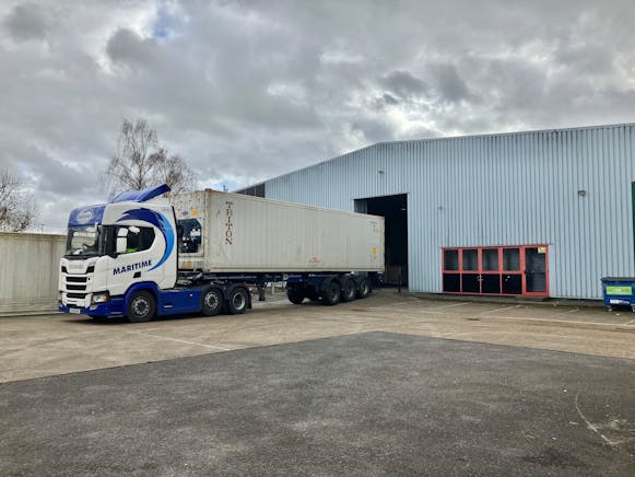 Unit 7 Plane Tree Crescent, Feltham, Industrial To Let - IMG_0898.jpg