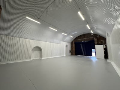 Arch 34 London Stone Business Estate, Battersea, Industrial To Let - 20240729_153846085_iOS.jpg