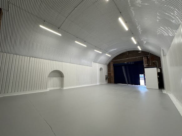 Arch 34 London Stone Business Estate, Battersea, Industrial To Let - 20240729_153846085_iOS.jpg