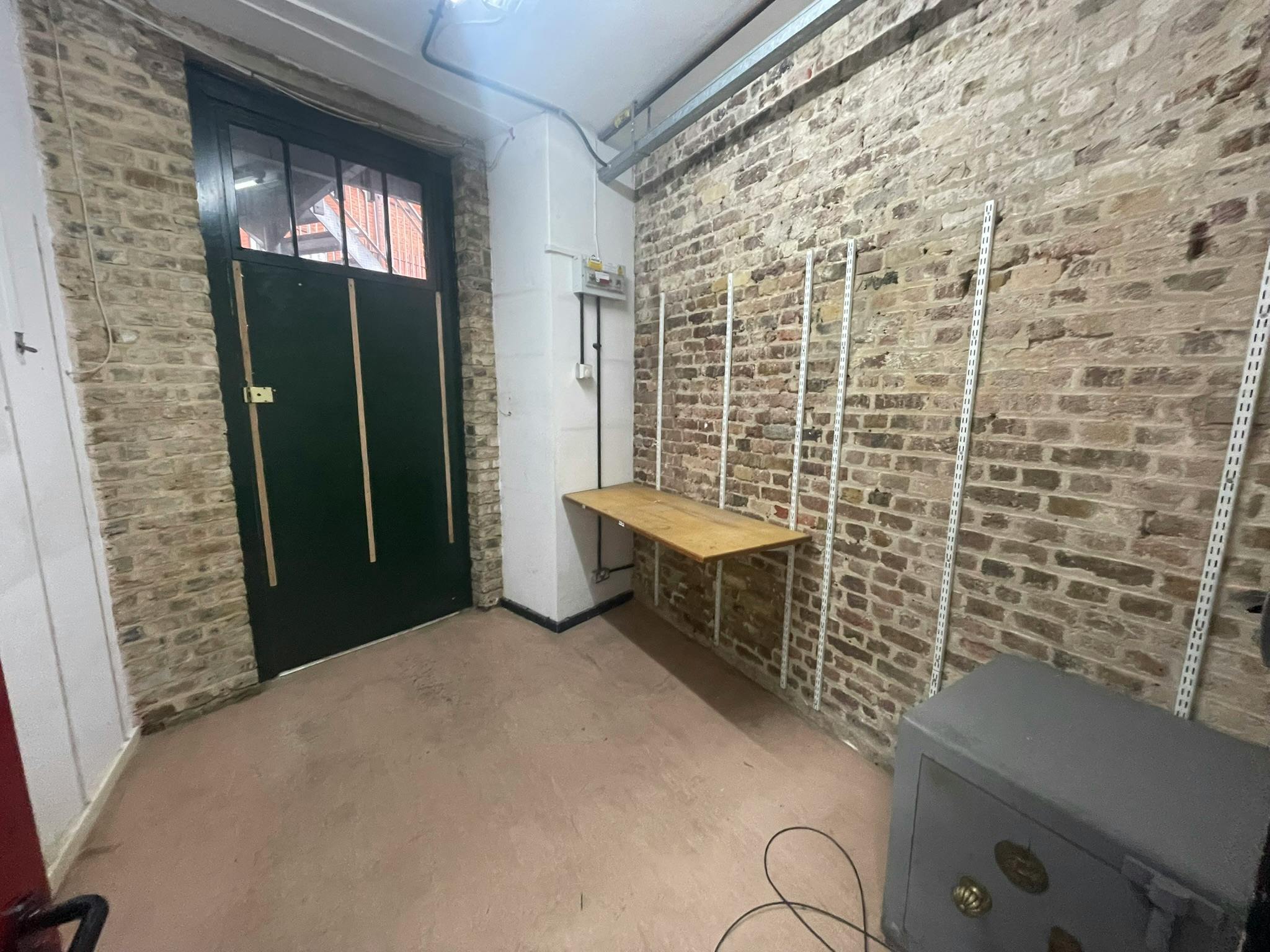 Industrial Unit in London - photo 3