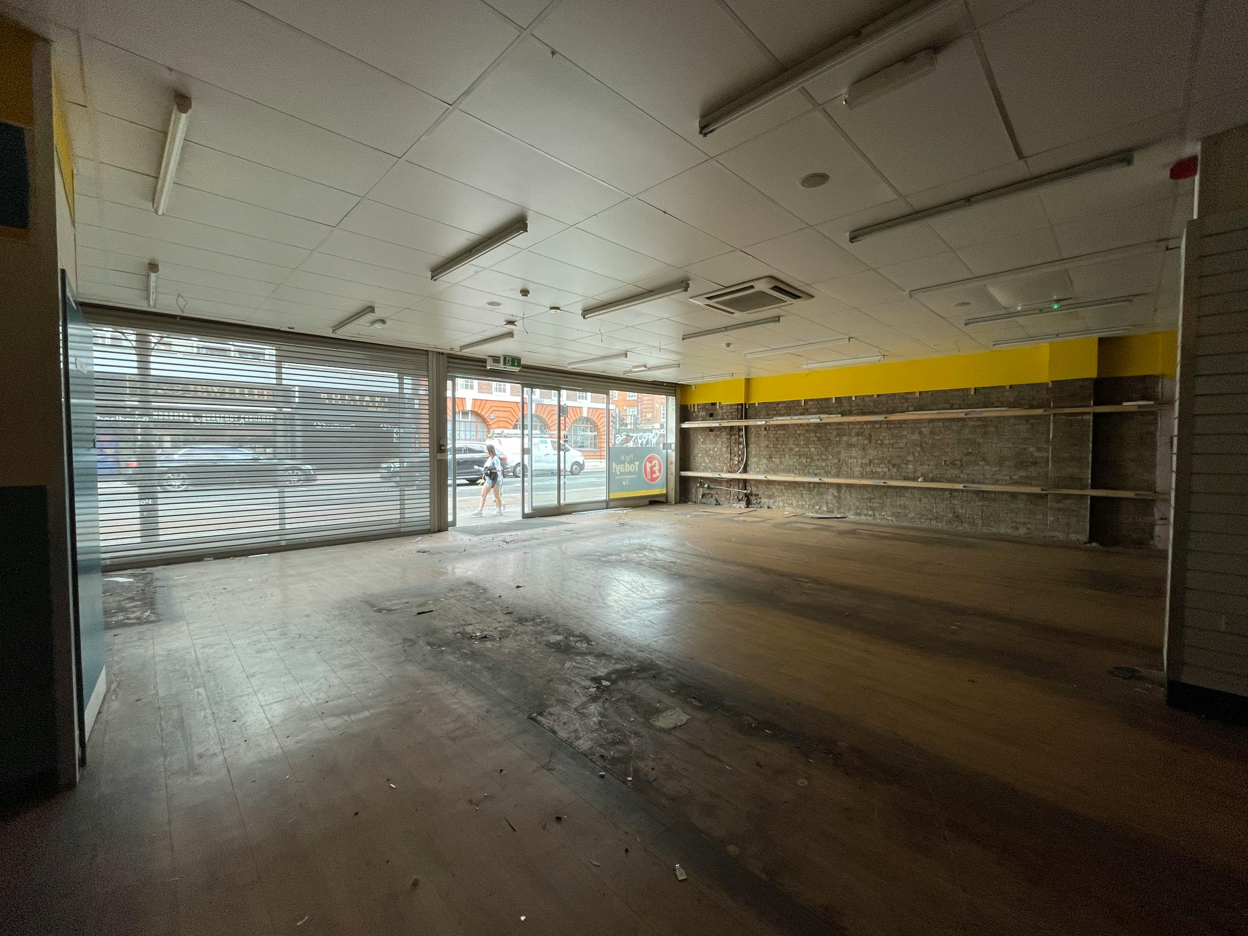 Retail/Shop in Palmers Green - photo 3