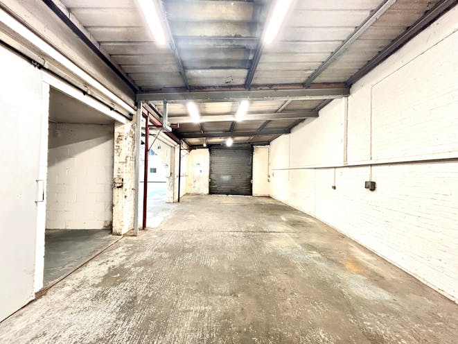 Pitfield House, Shepperton, Warehouse & Industrial To Let - bay.jpg