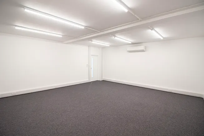 Unit 2, Barratt Way Industrial Estate, Harrow, Industrial / Warehouse To Let - 4.jpg