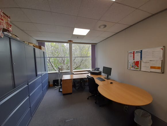 1st Floor, Building 217, Basingstoke, Offices To Let - 20240424_103053.jpg