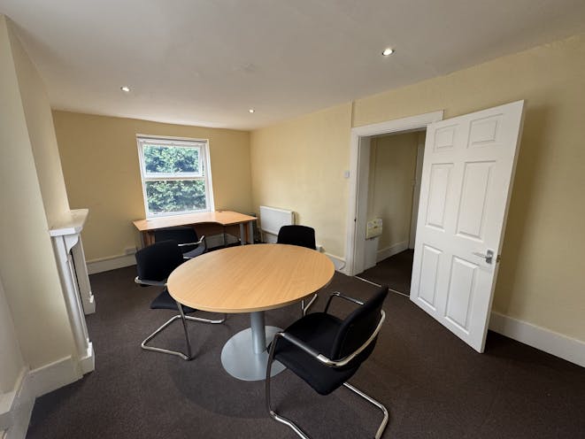 61 High Street, Leatherhead, Offices / Retail For Sale - IMG_6420.jpg