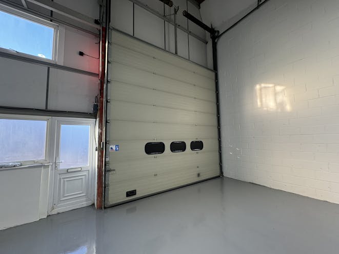 Unit 17, Surbiton, Warehouse & Industrial To Let - IMG_1671.jpg