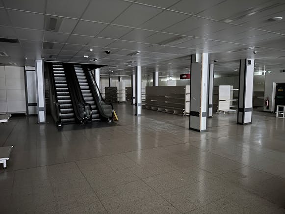 1A Vicar Lane, Chesterfield, Retail / Retail To Let - 20251007_142934935_iOS.jpg