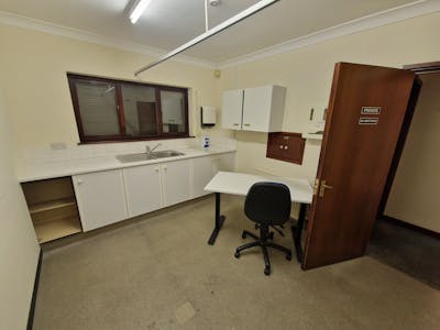 1 Wootton Street, Portsmouth, Healthcare / Office To Let - 20260420_152702.jpg