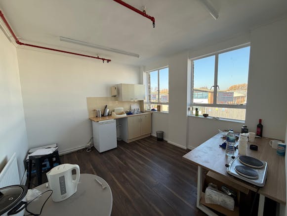 18 Towerfield Road, Southend-on-Sea, Industrial To Let - WhatsApp Image 2026-03-06 at 09.47.55.jpeg