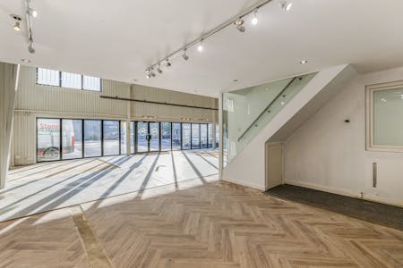 Showroom / Warehouse unit, 4-12 Kempson Close, Aylesbury, E (Commercial / Business / Service) / Industrial / Retail To Let - 101955_4-12-Kempson-Close-Gatehouse-Way (10).jpg