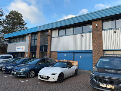 Unit 6, Vermont Place, Milton Keynes, Industrial / Office To Let - Image 1