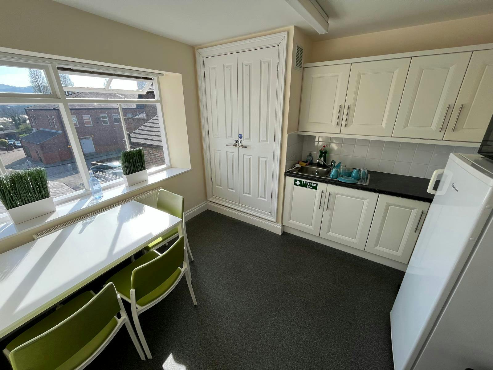 Oak House, Market Place, Macclesfield, Offices To Let - Kitchen