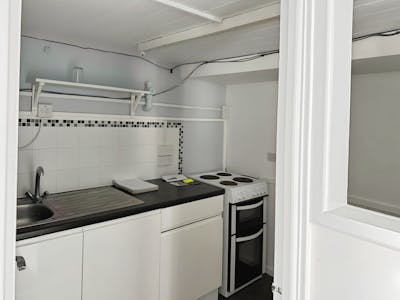 49 West Street, Rochford, Office / Retail To Let - be68ad022106.jpg