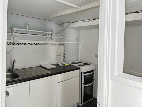 49 West Street, Rochford, Office / Retail To Let - be68ad022106.jpg