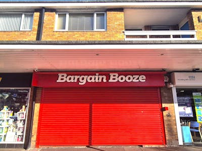 7 The Hollins, Stockport, Retail To Let - 20250304_090124.jpg