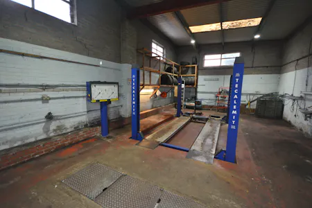 168 Rochdale Old Road, Bury, Workshops To Let - MOT testing