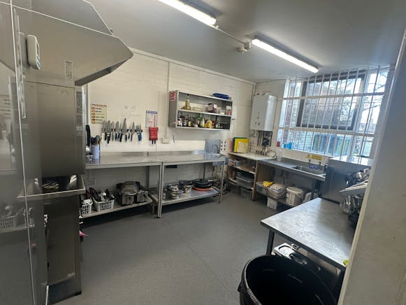 121 Freshfields, Newmarket, Retail To Let - 8.jpg