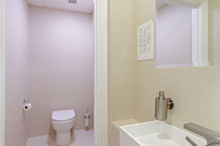 59-60 Grosvenor Street, London, Office To Let - 8655775interior08800.jpg