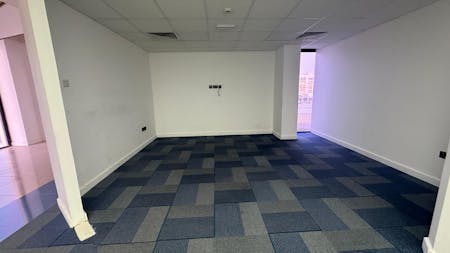 Showroom / Office Space, Bait Al Falaj, Darsite, Office To Let - Ruwi 1400 sqm 13.jpeg