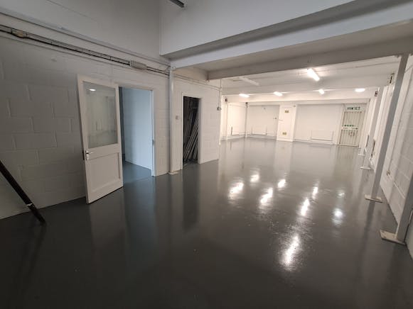 Unit 7 Progress Business Park, Progress Way, Croydon, Industrial To Let - 20250415_104249.jpg