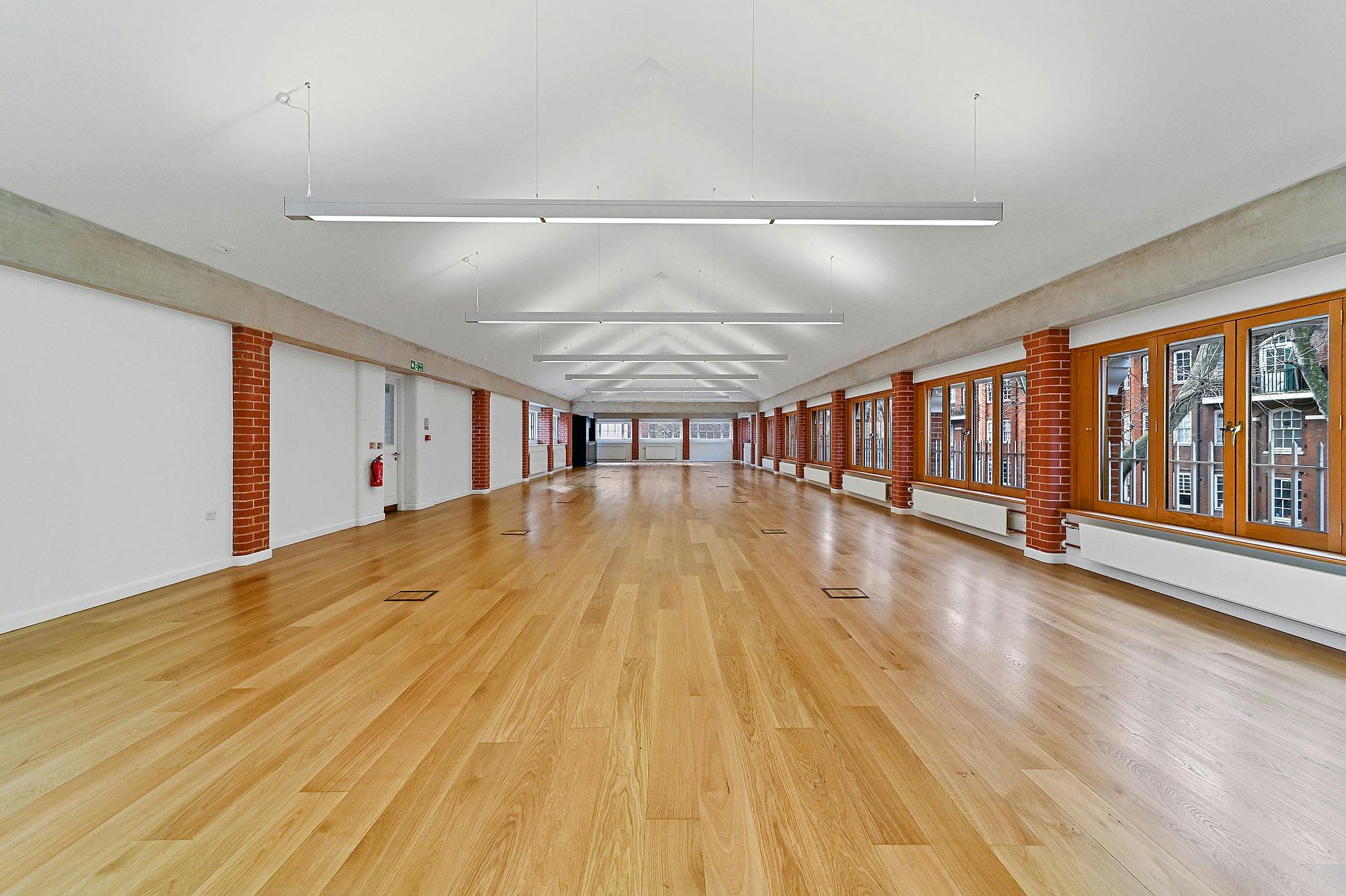 Office in LONDON - photo 4