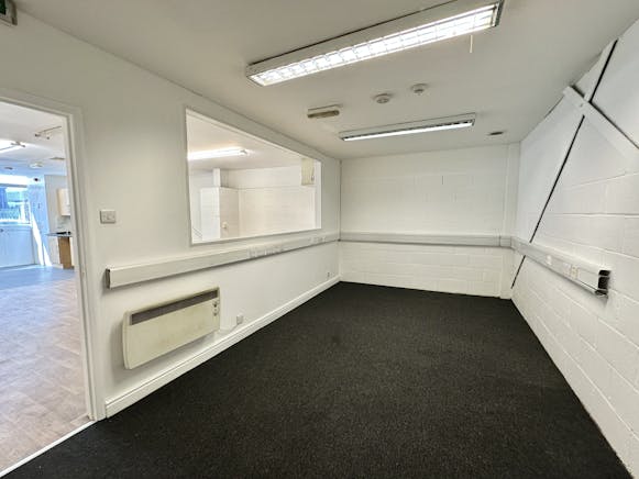 Unit 4 Hyatt Trading Estate, Stevenage, Industrial To Let - Image 5
