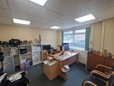 Unit 8d, Stockport, Industrial/Logistics To Let - 20250729_104343.jpg