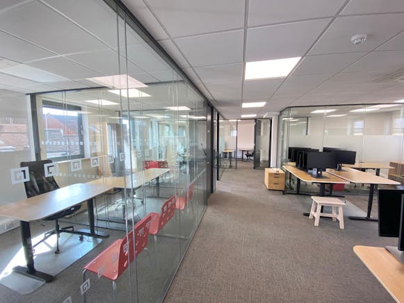 44 London Road, Sevenoaks, Offices To Let - PHOTO20250617123631 3.jpg