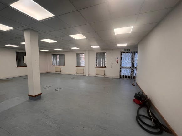 Unit 2 Chiltern Court, Chesham, Offices To Let / For Sale - WhatsApp Image 2026-04-02 at 15.50.39.jpeg