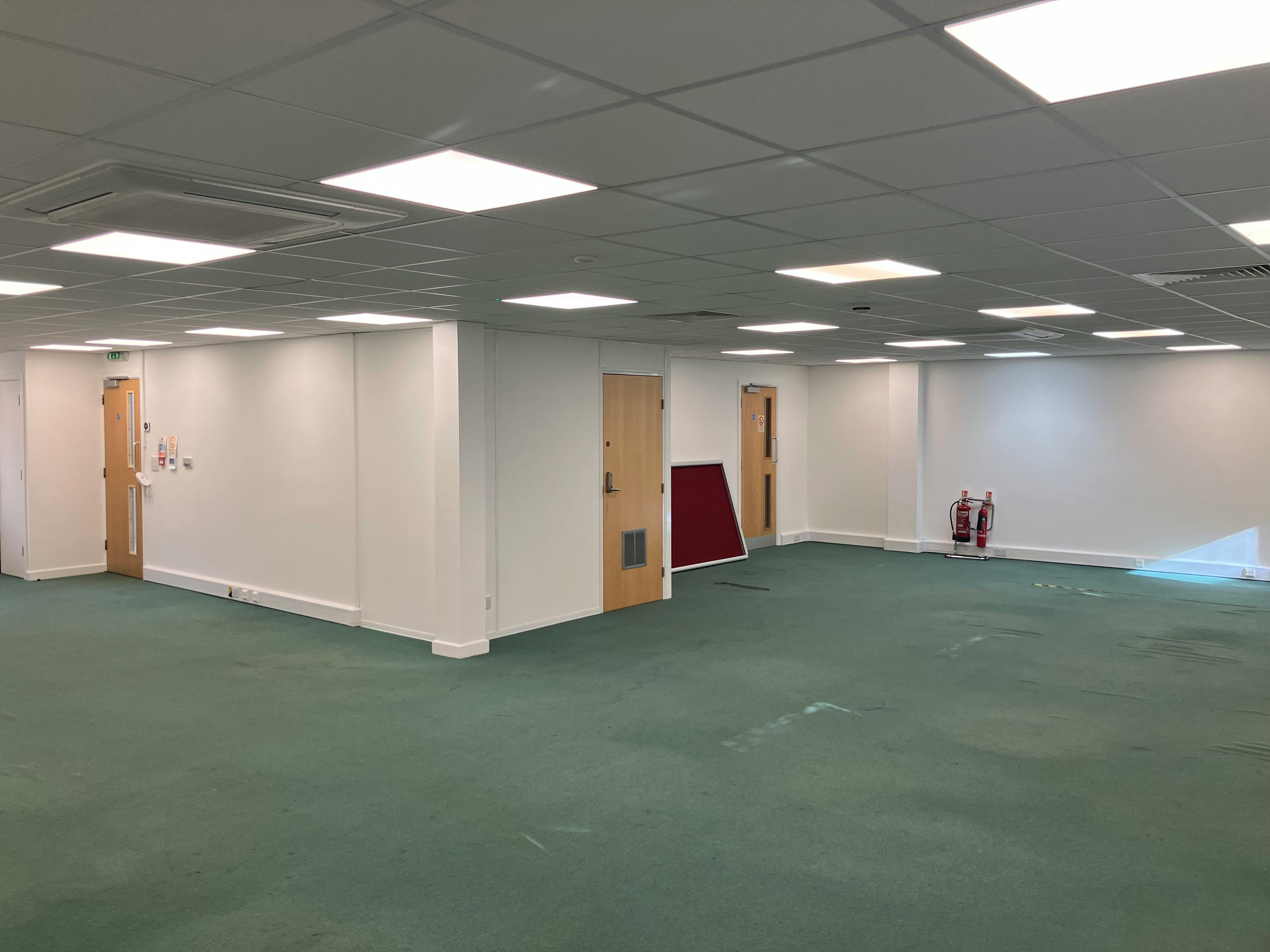 Office in Winchester - photo 3