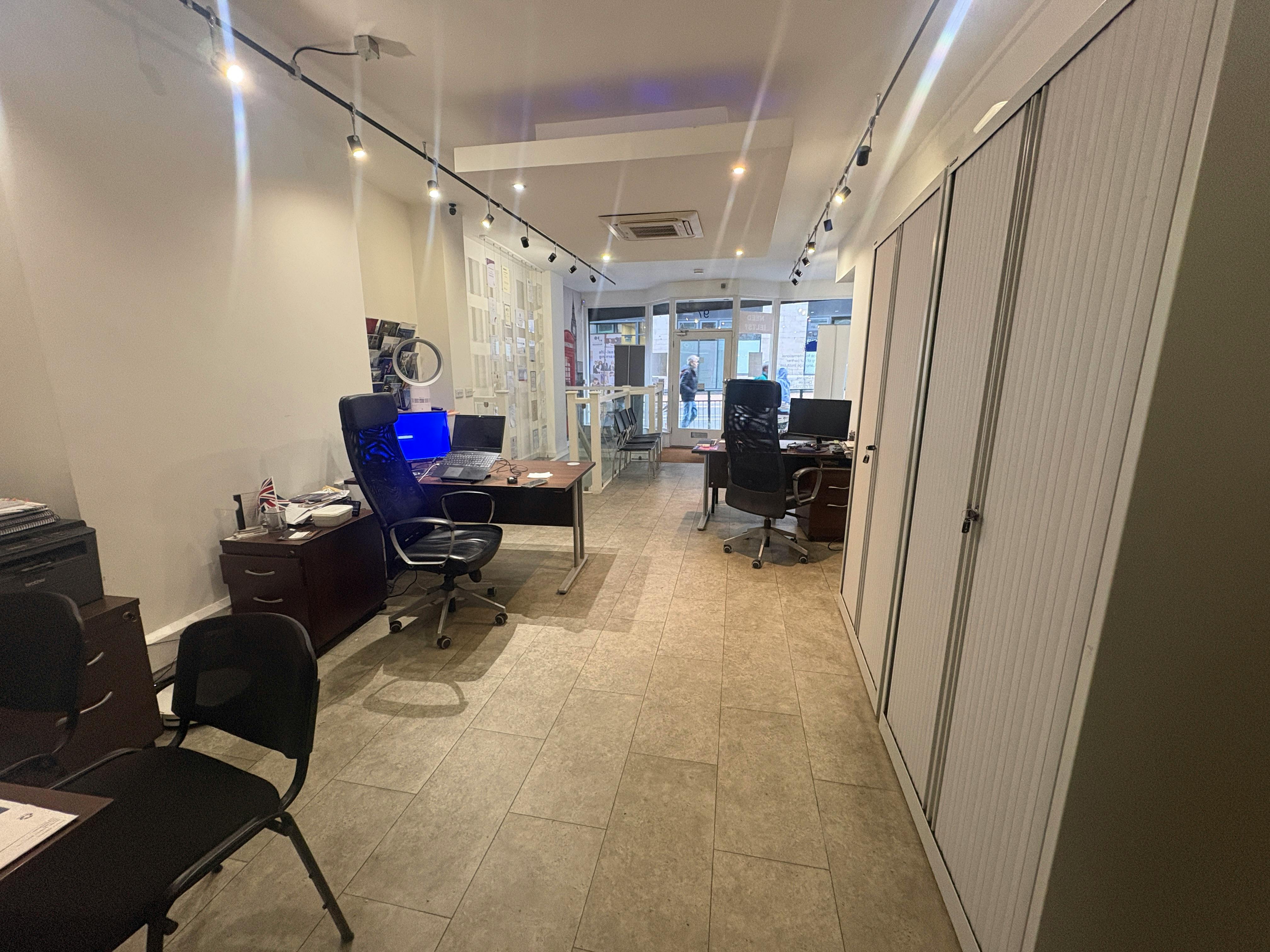 Retail/Shop in Bournemouth - photo 3