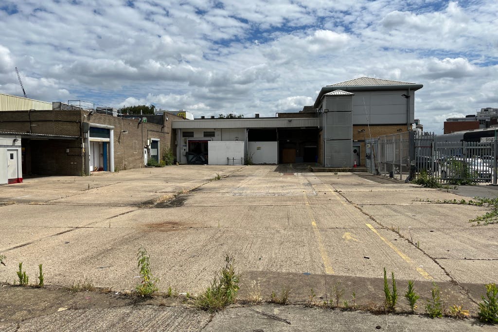 Industrial Unit in London - photo 2